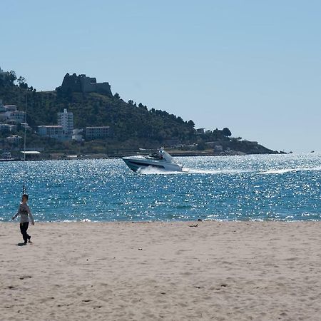 Apartamento A Pie De Playa, Climatizado Y Parking Roses Luaran gambar
